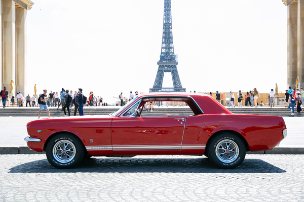 Mustang Tour Eiffel Redimensionne