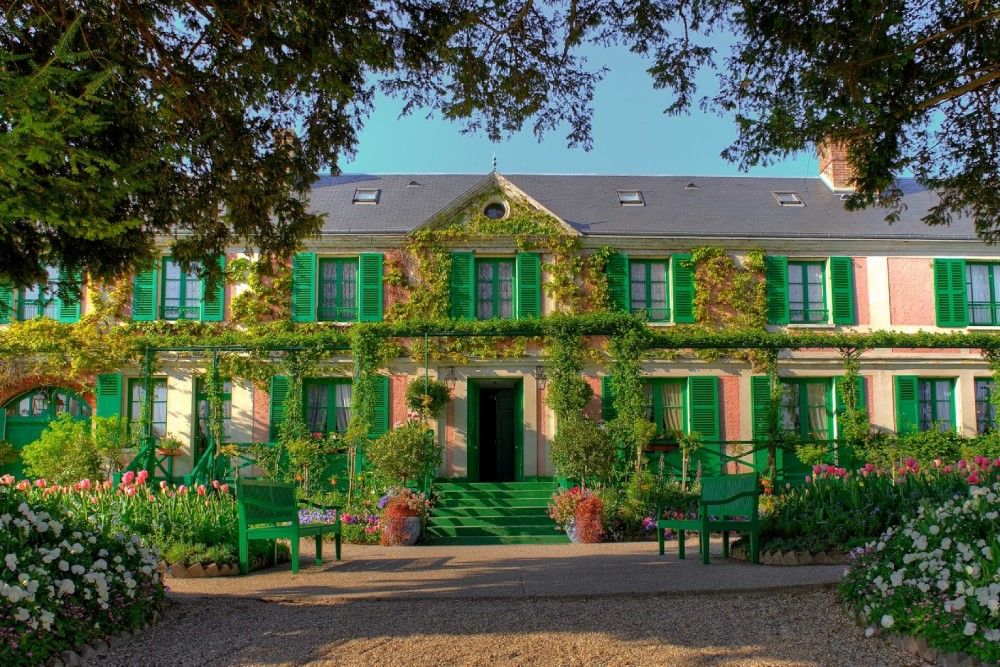 Giverny, between impressionism and automotive art